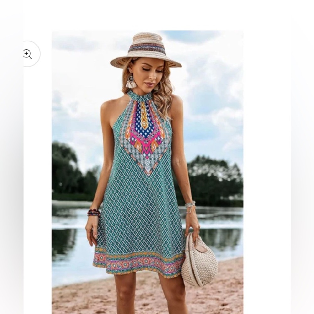 Green Open Shoulder Knot Back Dress
Sell for 12.00
